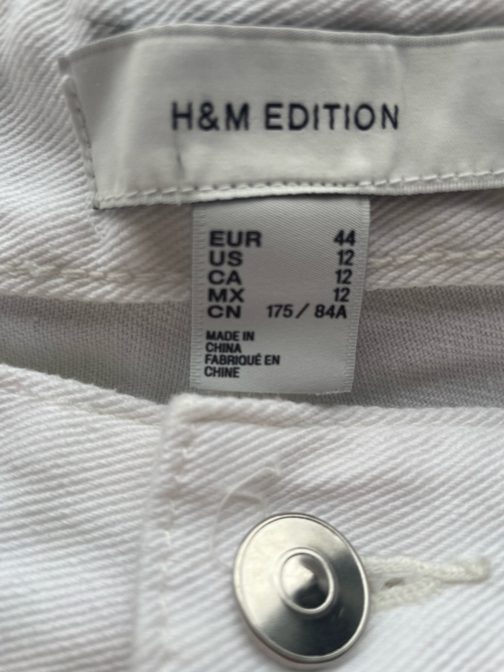 H&M White Knee-Length Bermuda Shorts with Clean Cut - Picture 5 of 5